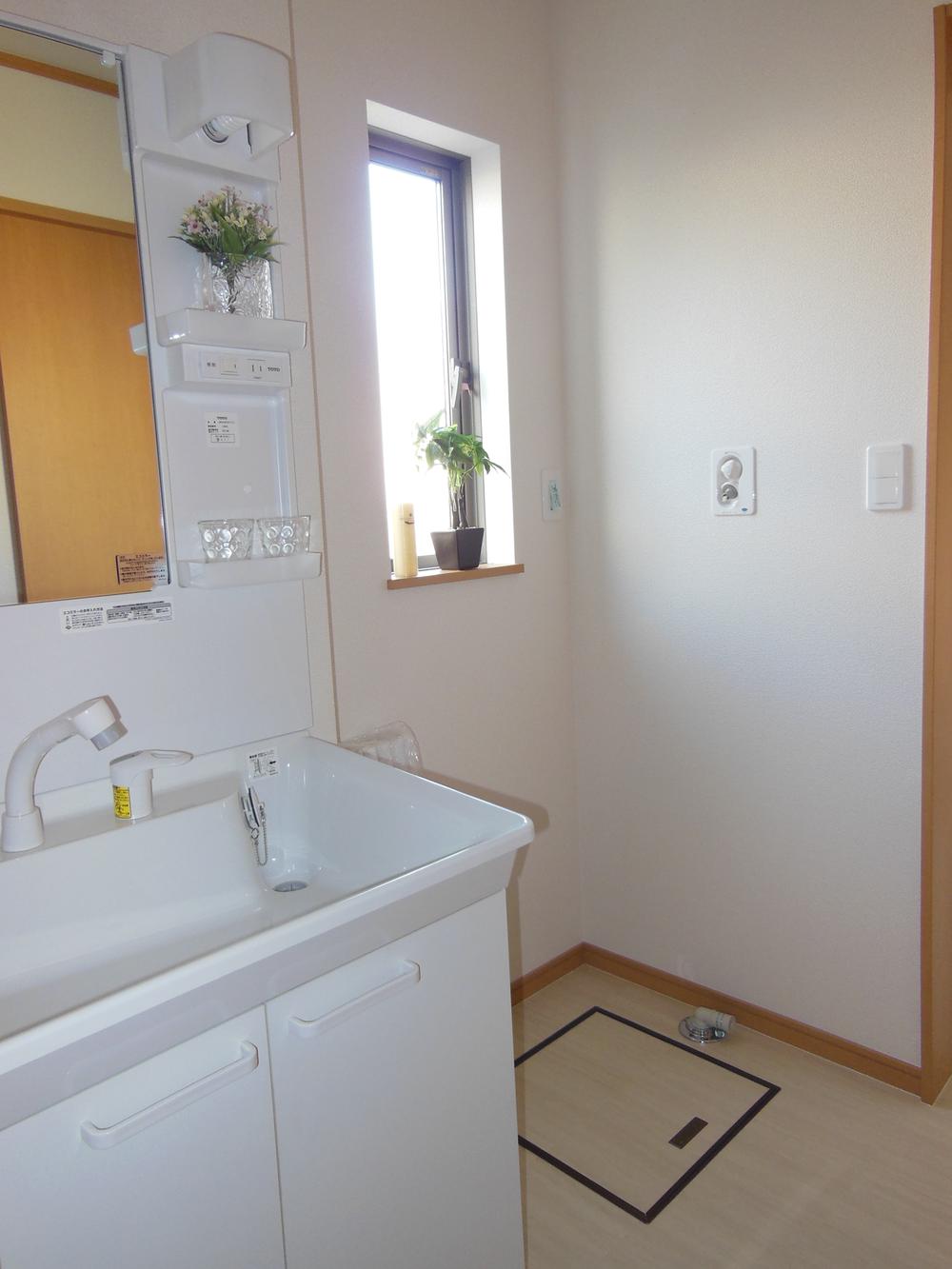 Wash basin, toilet. Local (11 May 2013) Shooting