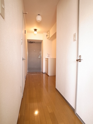 Entrance. Corridor, we have spacious ☆