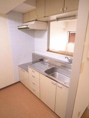 Kitchen. Counter kitchen that can chat while cooking