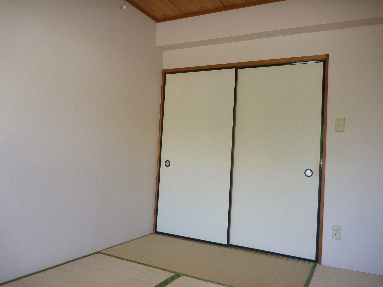 Living and room. Japanese-style room (and the tatami of Omotegae your move before)