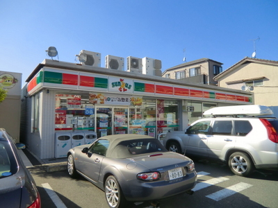 Convenience store. 750m until Thanksgiving (convenience store)