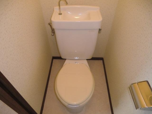 Toilet. I like the space to settle down Restroom is also pre-cleaning