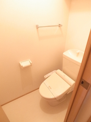 Toilet.  ※ For your information it will be a separate room photos.