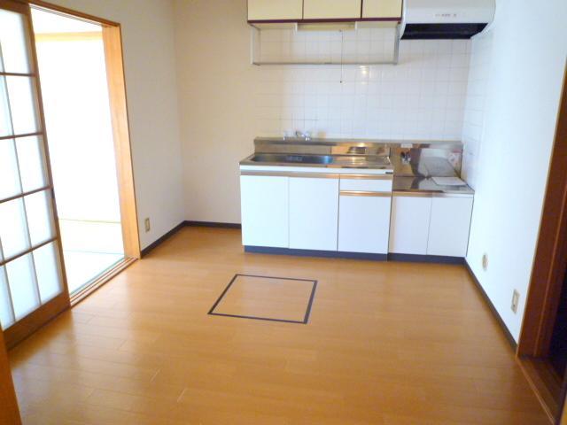 Kitchen. 2-neck is a gas stove can be installed. 