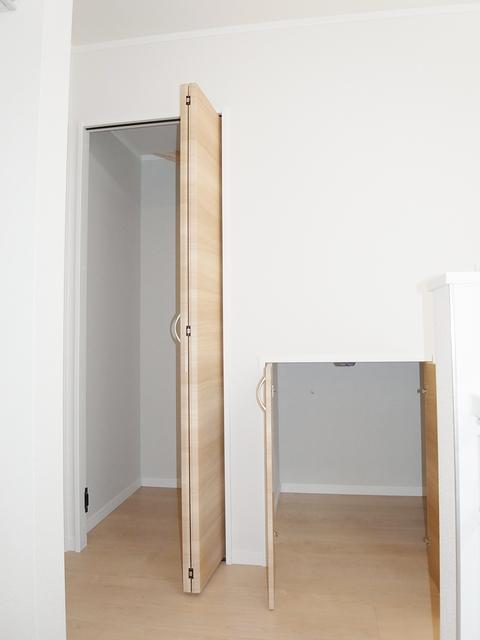 Receipt. Convenient staircase under storage