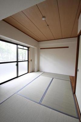 Living and room. 1 room want Japanese-style space! 