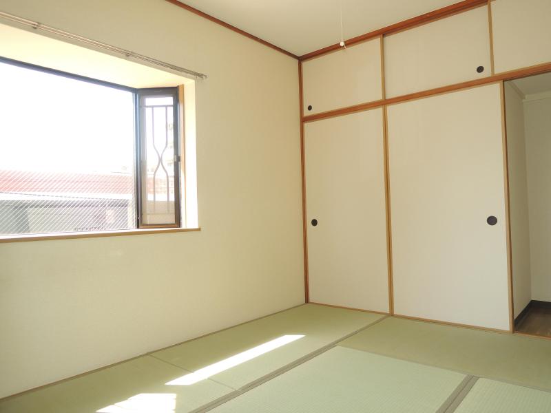 Living and room. It will settle down after all the Japanese-style room