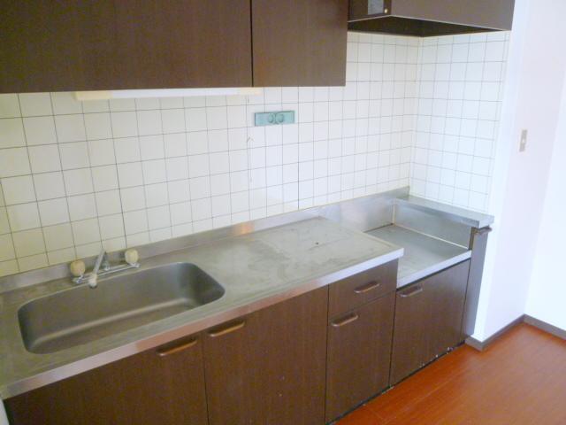 Kitchen. Two-burner stove installation Allowed. Is Hiroi.