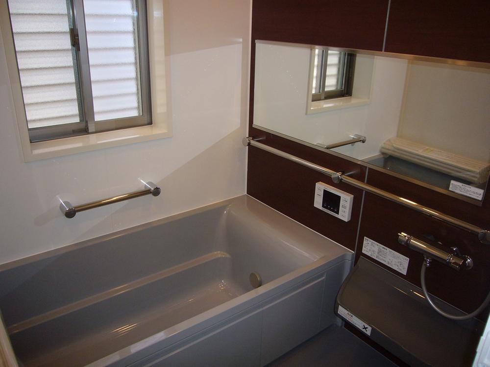 Bathroom. Unit bus one tsubo type with luxurious bathroom dryer