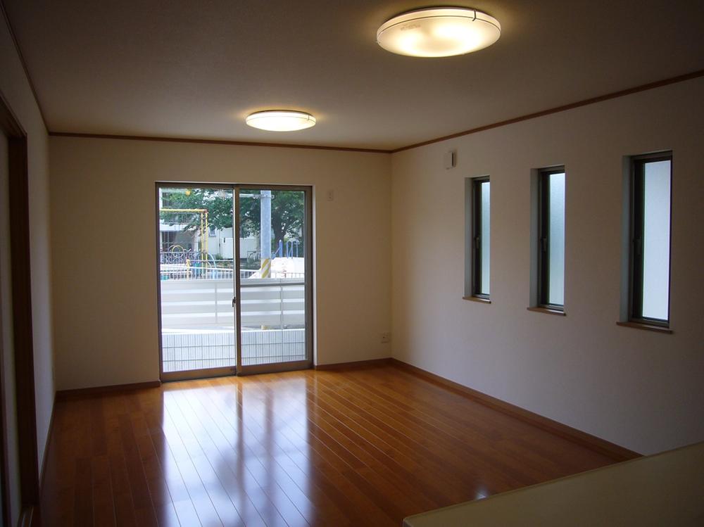 Living. Very bright living room