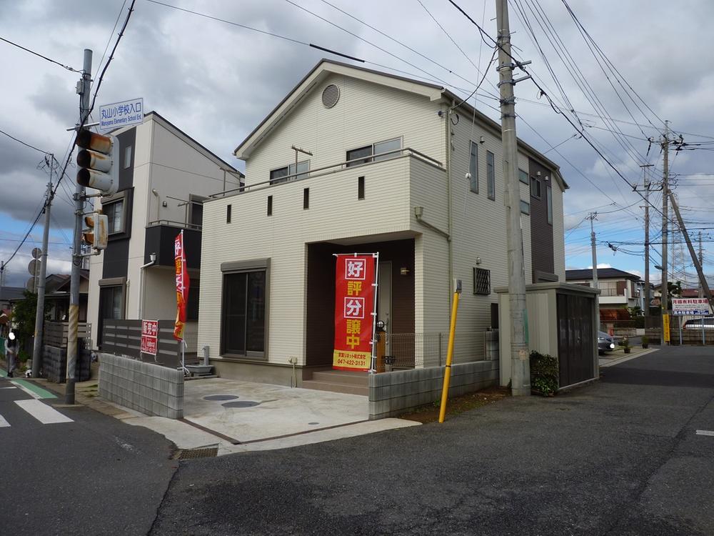 Local photos, including front road. Local (10 May 2013) Shooting