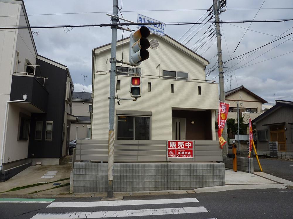 Local appearance photo. Local (10 May 2013) Shooting