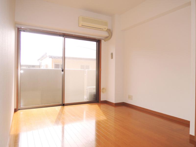 Living and room. Spacious 3DK. It is recommended for family!