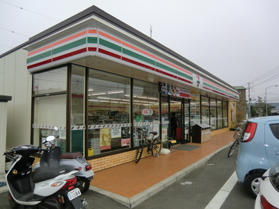 Convenience store. 310m to Seven-Eleven (convenience store)