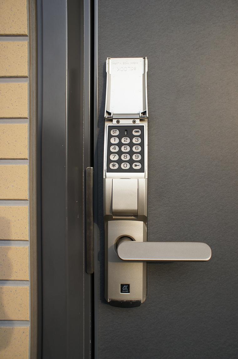 Security. Entrance digital lock (open and close in the personal identification number)