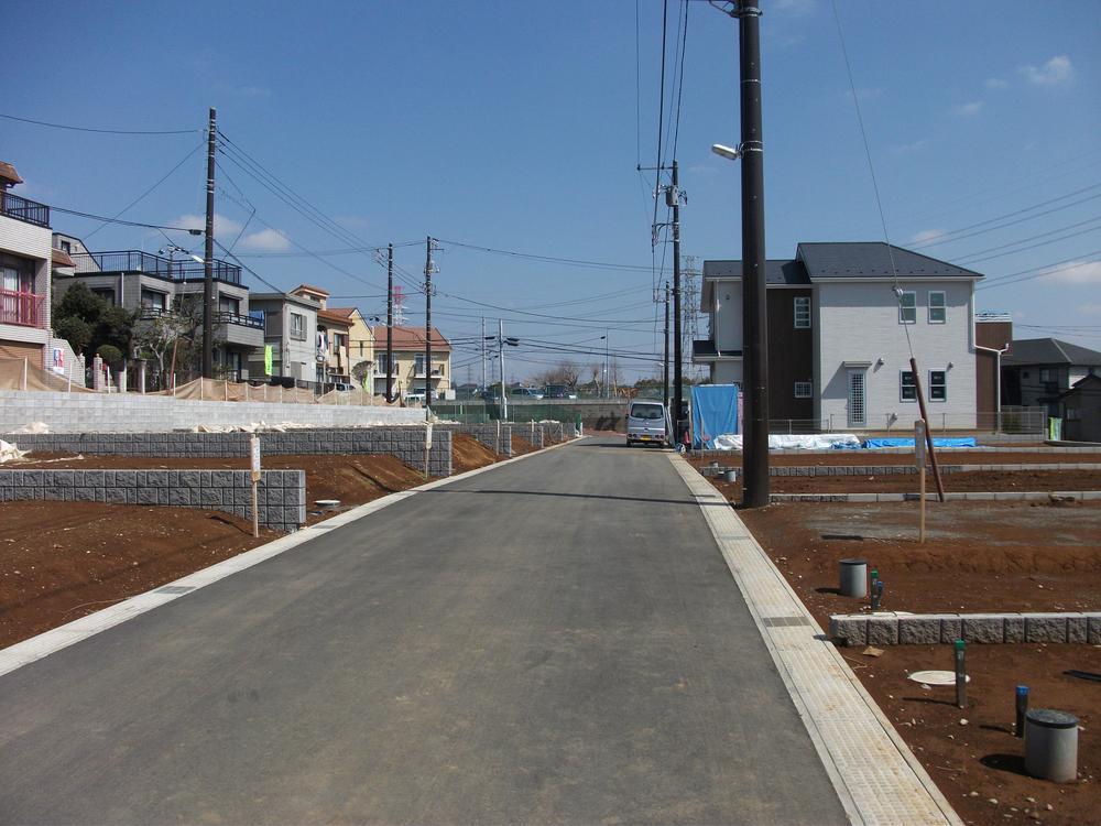 Local photos, including front road. Local Photos