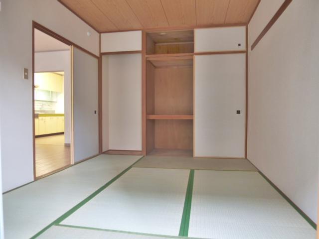 Living and room. In still people I have if no Japanese-style room if Japanese