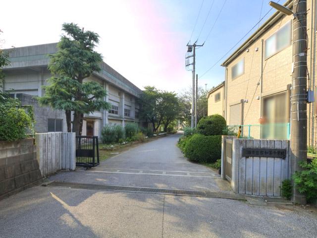 Junior high school. Kowagama 990m until junior high school