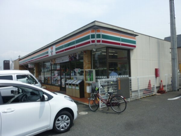 Convenience store. Seven-Eleven Funahashihon cho 6-chome up (convenience store) 323m