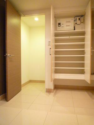 Entrance. Storage you rich and helpful of the entrance part ☆