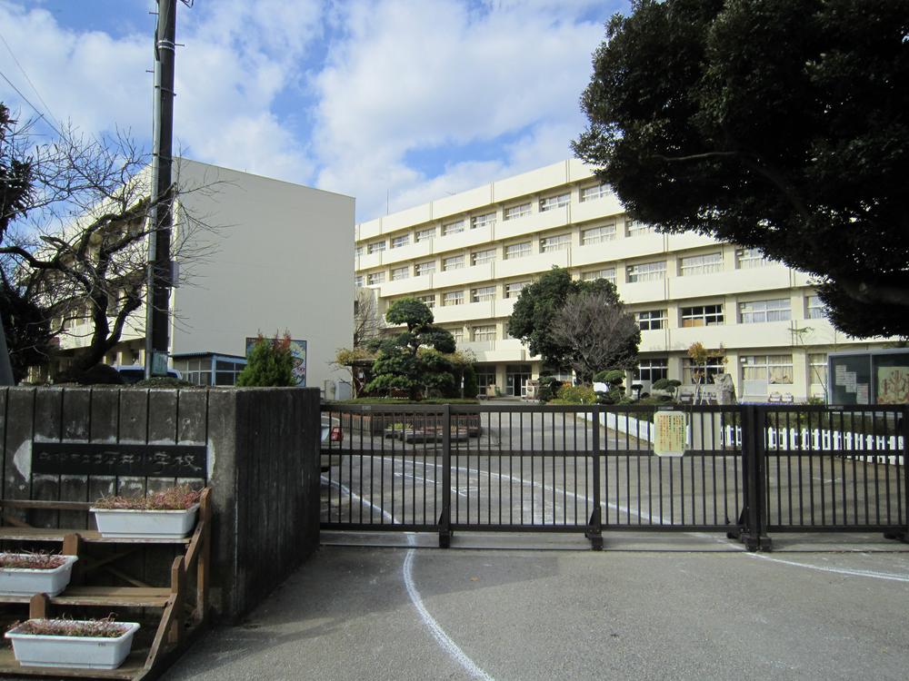 Primary school. Tsuboi to elementary school 450m