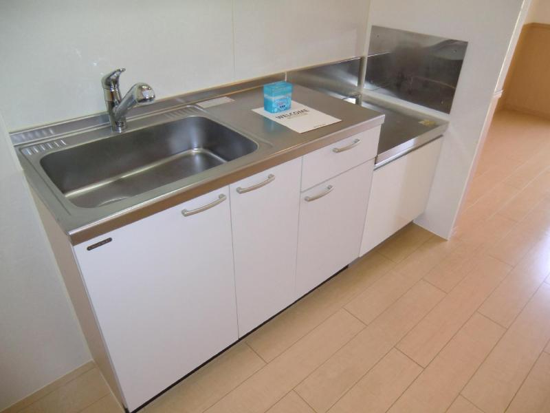 Kitchen. Breadth sufficient sink, Gas stove can be installed