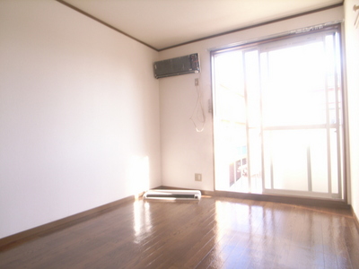 Living and room. As you can see even day ☆