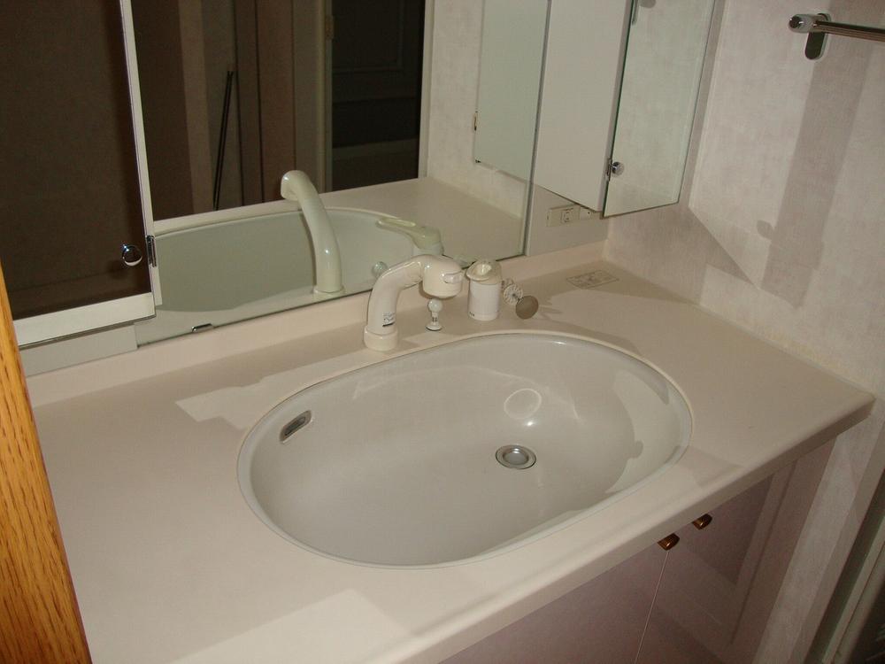 Wash basin, toilet. Indoor (June 2013) Shooting