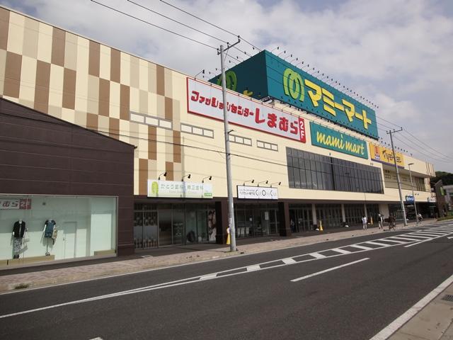 Supermarket. Mamimato sandwiched until the front of the station shop 832m