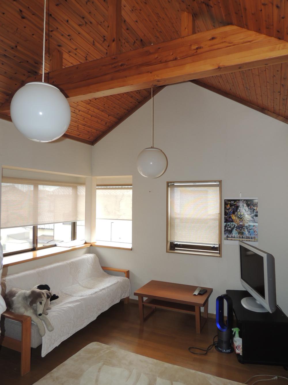 Non-living room. Second floor