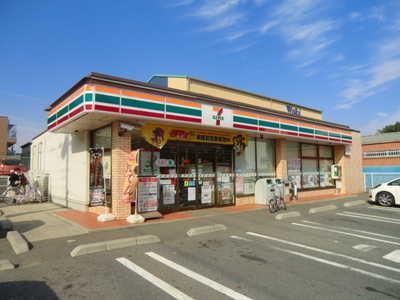 Convenience store. 50m until the Seven-Eleven (convenience store)