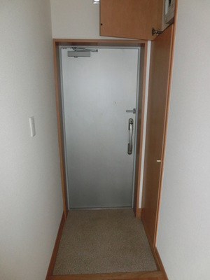 Entrance. Entrance with shoe storage