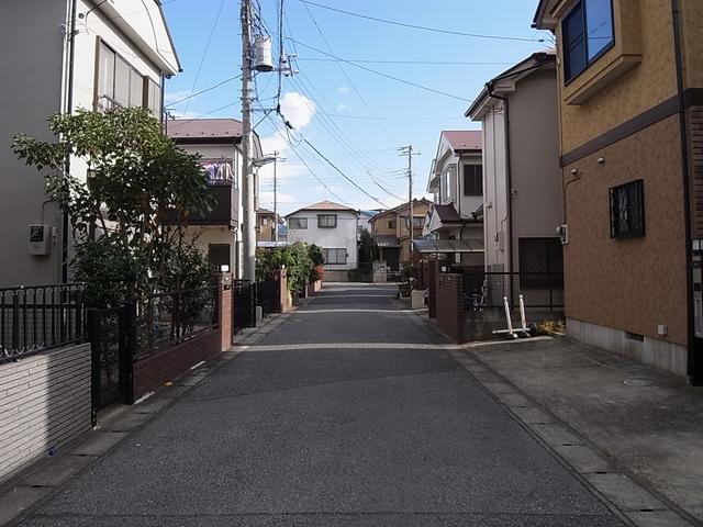 Local photos, including front road. It is a quiet residential area