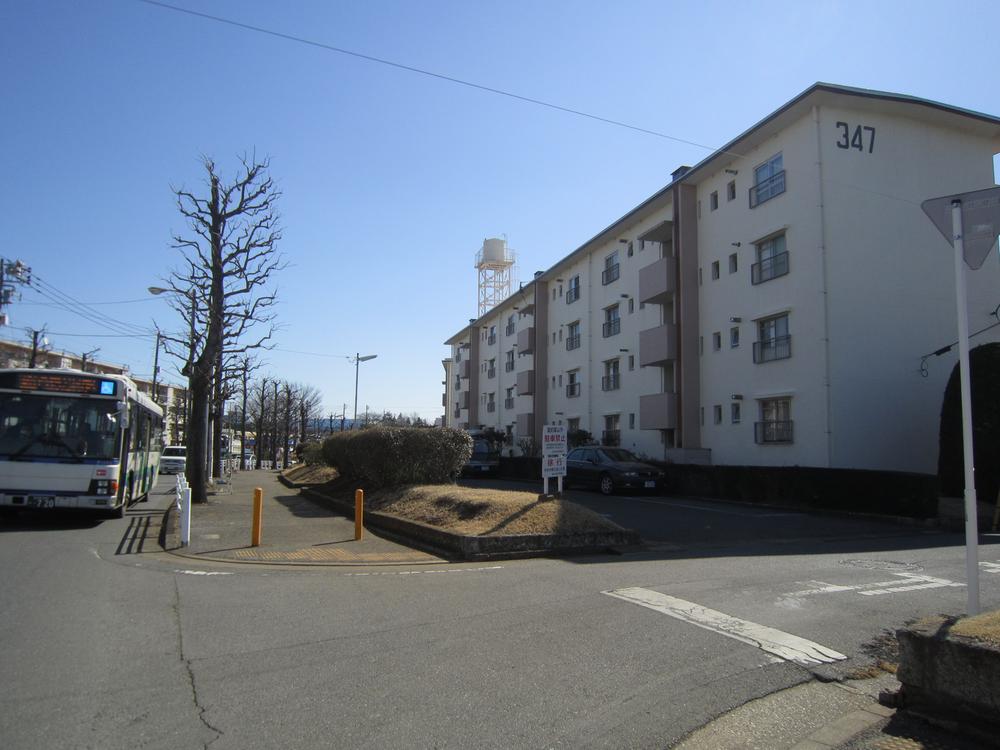 Local appearance photo. Local (12 May 2013) Shooting Bus stop in front of the eye is useful.