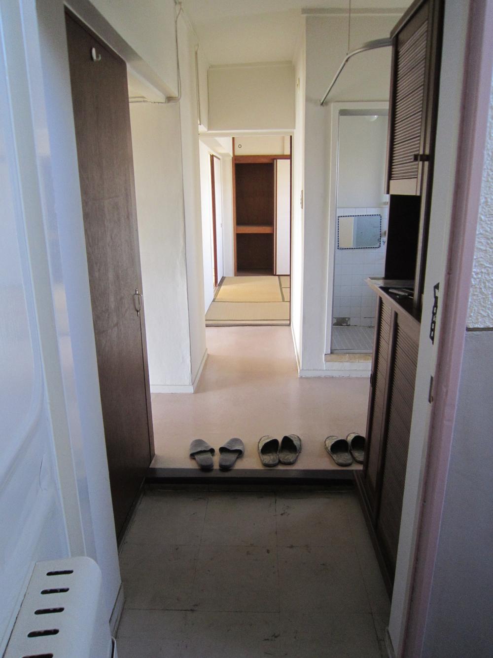 Entrance. Local (12 May 2013) Shooting