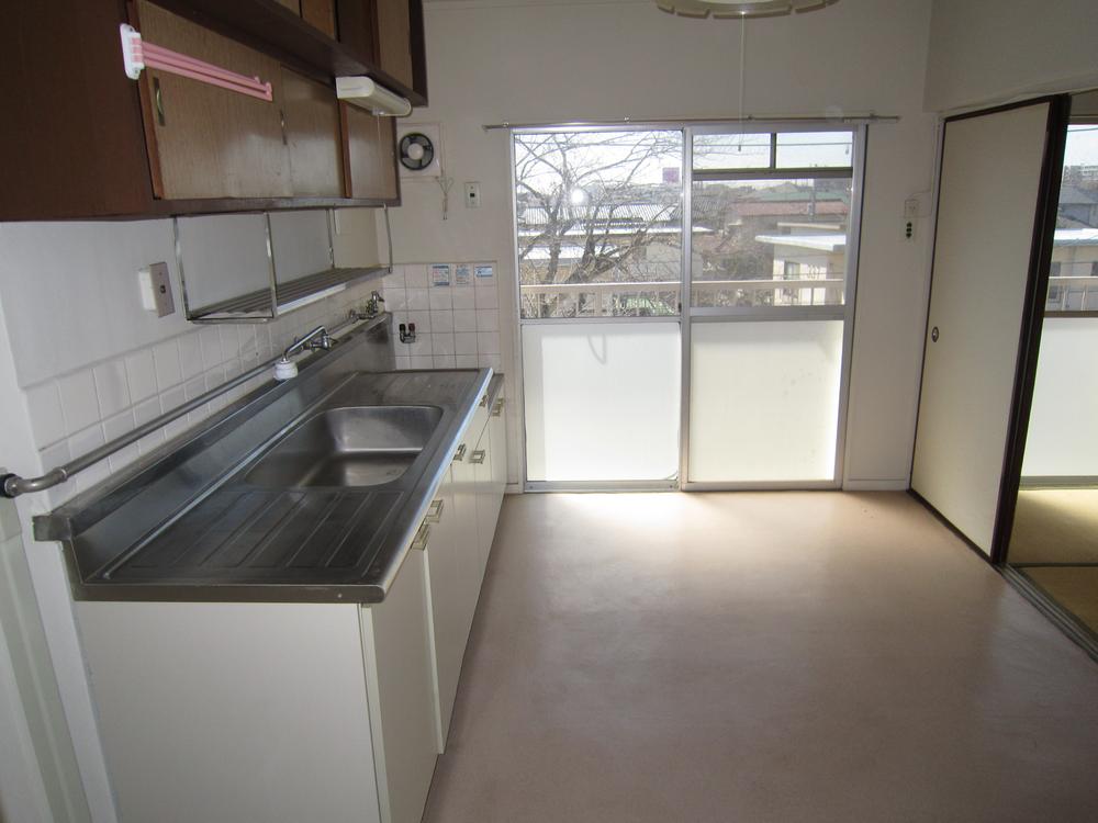 Non-living room. Indoor (12 May 2013) Shooting