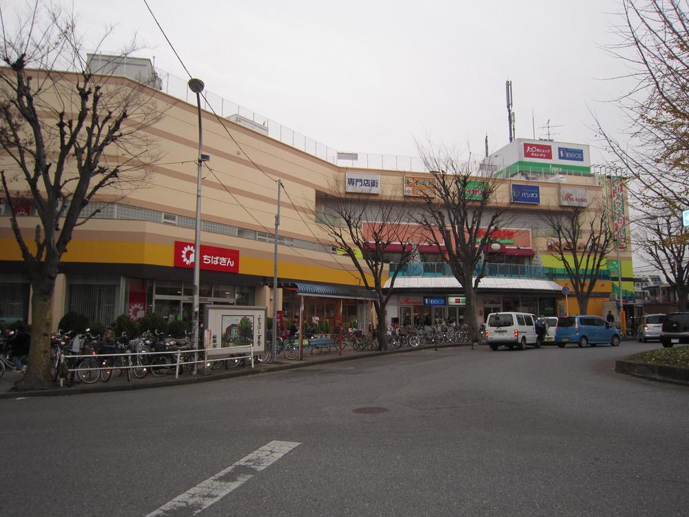 Shopping centre. Until Epoca Takanedai 1190m