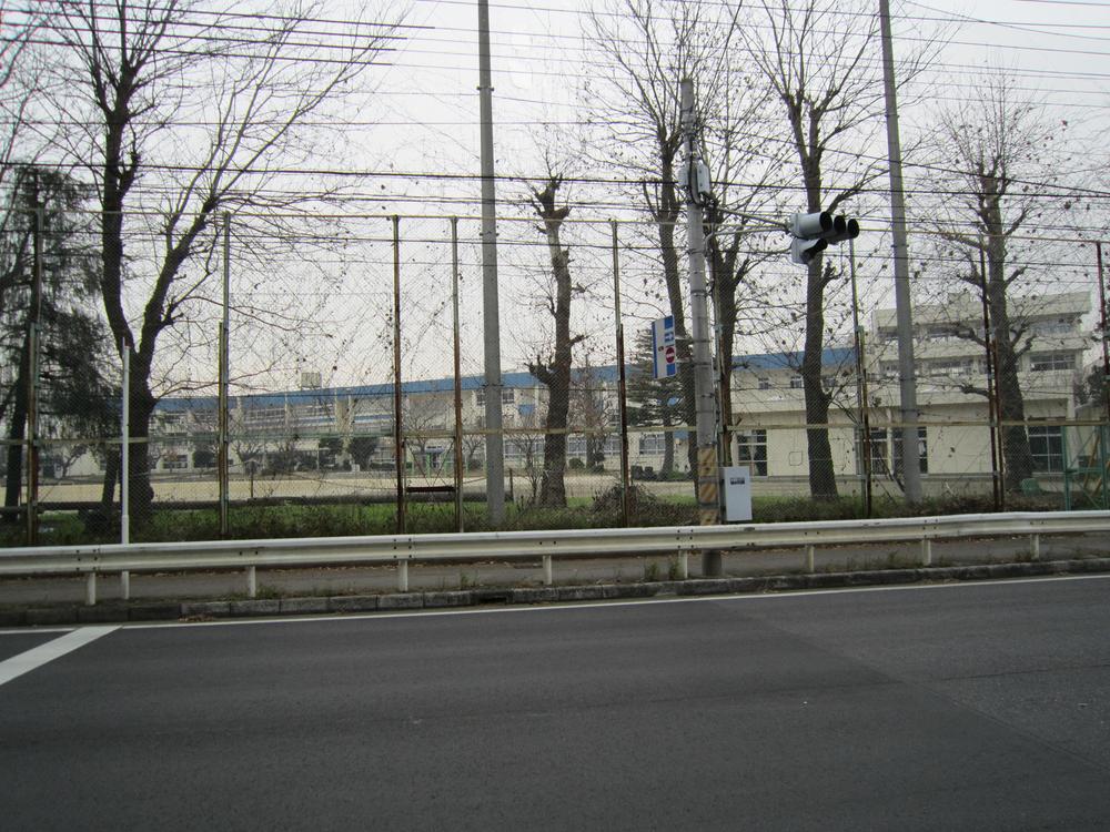 Primary school. Funabashi Municipal Takanedai 387m until the second elementary school