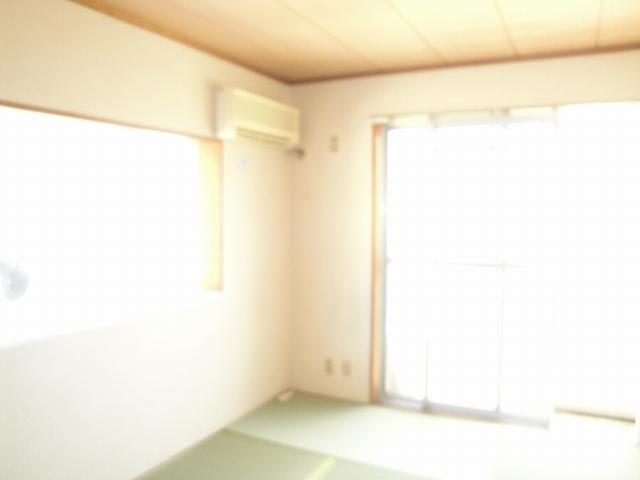 Living and room. It will calm me tatami.