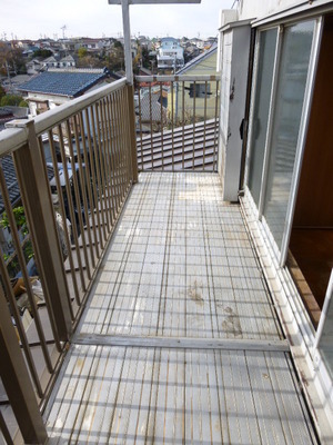 Balcony. Laundry is Hoshi easy wide balcony.