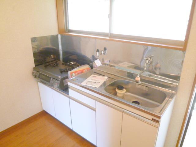 Kitchen. Gas stove installation Allowed, Yes window.