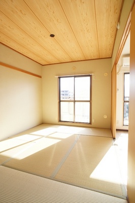 Living and room. Room 3 (Japanese-style room 6 quires) Air conditioning can be installed!