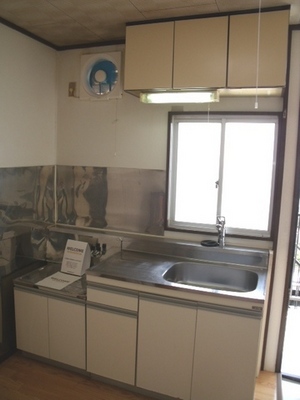 Kitchen. Gas stove is can be installed in the kitchen