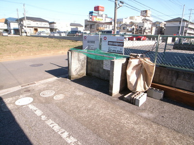 Other common areas. There is also a garbage yard!