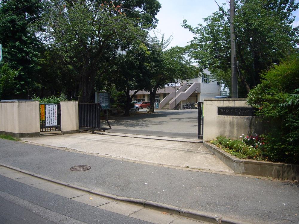 Junior high school. Gyoda 650m walk 9 minutes until junior high school