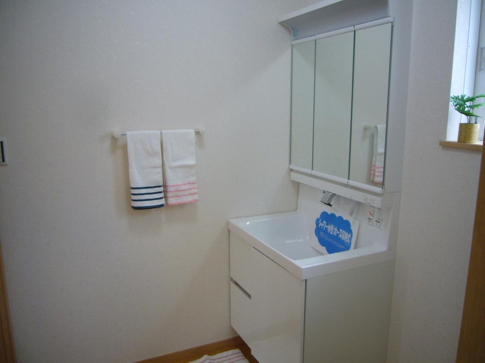 Same specifications photos (Other introspection). Same specifications (washroom)