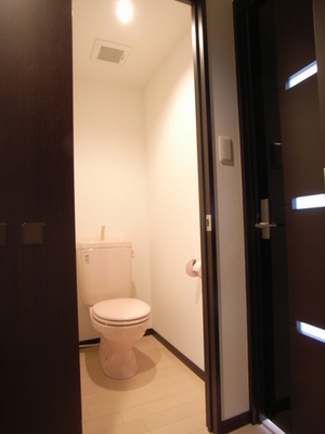 Toilet. Is good feeling it new construction of toilet! !