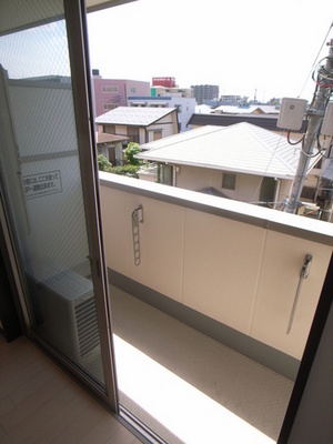 Balcony. Balcony about Hoseru futon in margin is wide