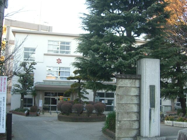 Primary school. 1100m until the Municipal Katsushika elementary school (elementary school)