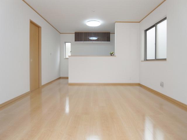 Same specifications photos (living). Interior construction cases